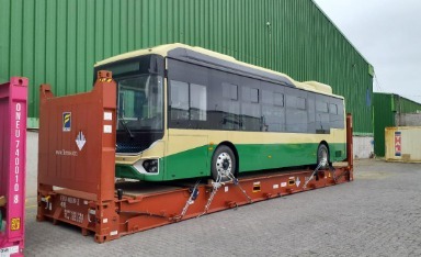 Puerto Columbo desconsolida primer bus eléctrico destinado a Valparaíso